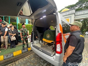 Jenazah Antasari Azhar Diberangkatkan ke San Diego Hills untuk Dimakamkan