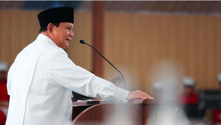 Ketua Dewan Pembina sekaligus Ketua Umum Partai Gerakan Indonesia Raya Prabowo Subianto memberikan taklimat kepada seluruh kader partai yang memegang amanah di level eksekutif dan legislatif di Hambalang, Kabupaten Bogor, Provinsi Jawa Barat, Sabtu (8/11/2025).