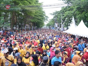 HUT Ke-418 Kota Makassar, Puluhan Ribu Warga Kompak Ramaikan Jalan Sehat