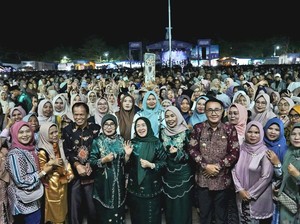 Tutup Jambore PKK, Hesti Haris Puji Kemajuan Daerah Sungai Penuh