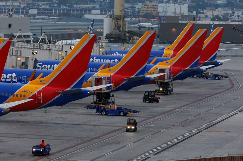 Federal Aviation Administration (FAA) memerintahkan pengurangan penerbangan di 40 bandara utama di tengah penutupan pemerintah AS yang sedang berlangsung di wilayah Queens, New York City, AS, Jumat (7/11/2025). (REUTERS/Ryan Murphy)
