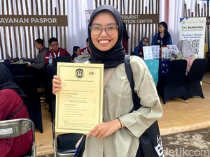 Senangnya Alya Bikin Paspor hanya 10 Menit di WJF 2025