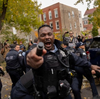 Aparat Tangkap Paksa Demonstran Penolak Kebijakan Imigrasi Trump