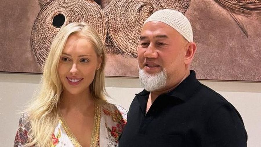 Penyanyi asal Amerika Serikat, Brittany Porter, menggemparkan publik setelah mengaku dijebak menikah oleh Sultan Muhammad V, mantan Raja Malaysia sekaligus penguasa Kelantan. Sebelumnya, Brittany bukan sosok yang dikenal luas di dunia hiburan. (Tangkapan layar Instagram @its.brook.lynn)