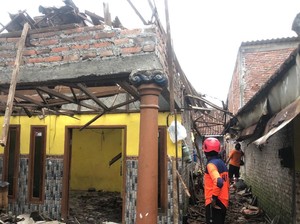 Rumah Warga Beji Pasuruan Porak-poranda Diterjang Hujan