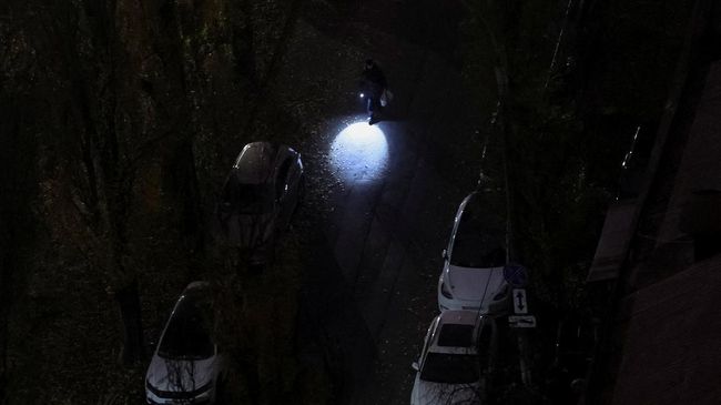 Rudal Rusia Rusak Jaringan Listrik, Kota Ukraina Gelap Gulita