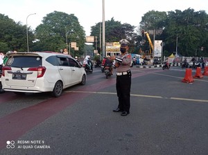 Ada Proyek Galian, Lalin di Sekitar Tamini Square Arah TMII Padat