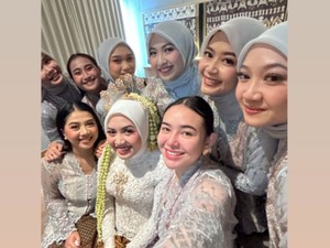 Gaya Amanda Manopo Jadi Bridesmaid, Tampil Sederhana Tanpa Makeup