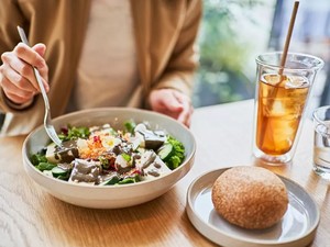 Gegara Alergi Bahan Tak Biasa, Wanita Ini Waswas Makan di Restoran