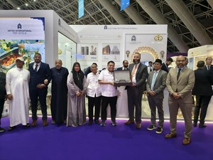 Ketum AMPHURI Hadiri Konferensi dan Pameran Haji di Arab Saudi