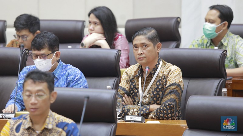 Komisi VII DPR RI RDP Dengan Dirjen Industri Agro dan Kepala Badan Standarisasi dan Kebijakan Jasa Industri Kementerian Perindustrian dengan Perusahaan Air Minum Kemasan, Senin (10/11/2025). (CNBC Indonesia/Muhammad Sabki)