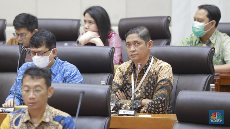 Komisi VII DPR RI RDP Dengan Dirjen Industri Agro dan Kepala Badan Standarisasi dan Kebijakan Jasa Industri Kementerian Perindustrian dengan Perusahaan Air Minum Kemasan, Senin (10/11/2025). (CNBC Indonesia/Muhammad Sabki)