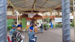 Kondisi SMAN 72 Kelapa Gading Usai Ledakan, Aparat Masih Berjaga Pagi Ini