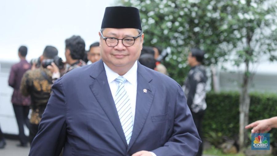 Menko Perekonomian, Airlangga Hartarto di Istana Negara Jakarta, Senin (10/11/2025). (CNBC Indonesia/Tri Susilo)