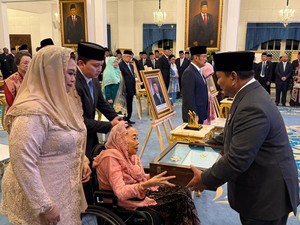 10 Tokoh Penerima Gelar Pahlawan Hari Ini: Ada Soeharto, Gus Dur-Marsinah
