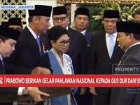 Video: Prabowo Beri Gelar Pahlawan Nasional ke Mertua SBY, Sarwo Edhie