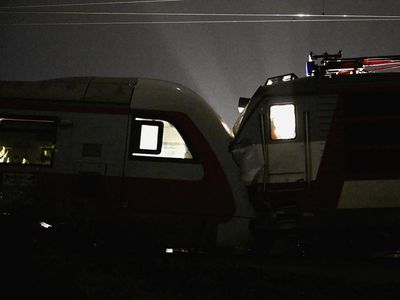Alert! Dua Kereta Tabrakan, Puluhan Orang Luka-Luka