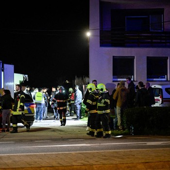 Penampakan 2 Kereta 'Adu Banteng', Saling Tabrak Satu Sama Lain