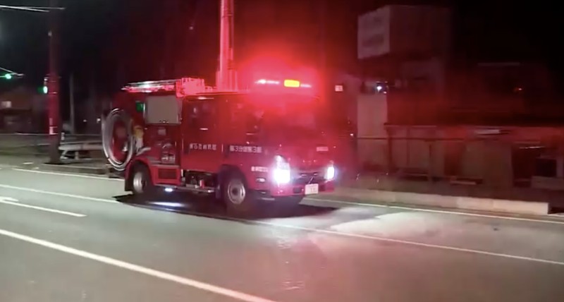 Suasana saat gempa bumi berkekuatan 6,9 skala Richter melanda Pantai Sanriku di Jepang utara, Minggu (9/11/2025). (Tangkapan Layar Video/REUTERS)