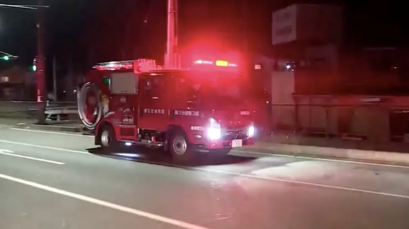 Suasana saat gempa bumi berkekuatan 6,9 skala Richter melanda Pantai Sanriku di Jepang utara, Minggu (9/11/2025). (Tangkapan Layar Video/REUTERS)