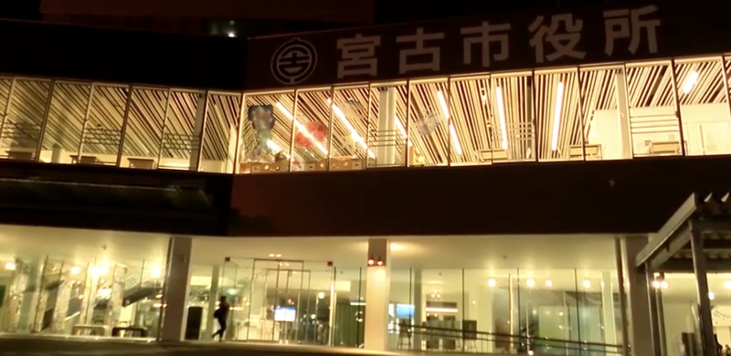 Suasana saat gempa bumi berkekuatan 6,9 skala Richter melanda Pantai Sanriku di Jepang utara, Minggu (9/11/2025). (Tangkapan Layar Video/REUTERS)