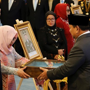 Momen Prabowo Beri 10 Tokoh Gelar Pahlawan Nasional, Soeharto-Gusdur