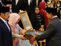Momen Prabowo Beri 10 Tokoh Gelar Pahlawan Nasional, Soeharto-Gusdur