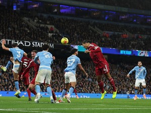 PGMOL Bela Keputusan Wasit Batalkan Gol Van Dijk