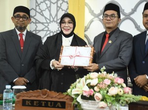 Walkot Illiza Serahkan RAPBK ke DPRK: 2026 Momentum Perkuat Kemampuan Fiskal