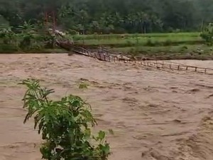 5 Kecamatan di Cianjur Dilanda Banjir-Longsor, Jalan Terputus-Jembatan Rusak