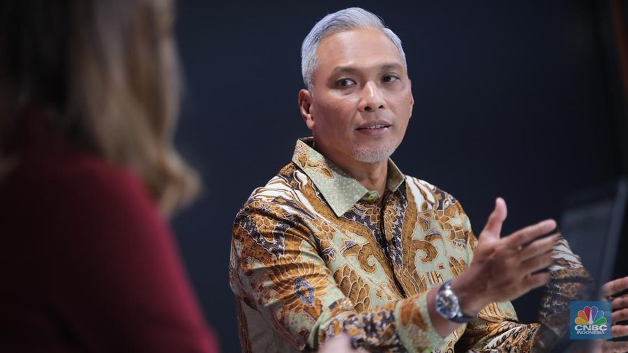 Direktur Utama PT Citra Nusantara Gemilang Tbk, Andika Purwonugroho menyampaikan Paparan dalam Road to CNBC Indonesia Awards 2025 dengan karegori Best Energy Companies di Jakarta, Selasa (11/11/2025). (CNBC Indonesia/Faisal Rahman)