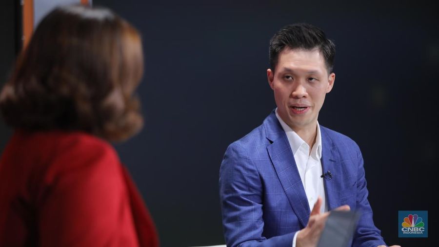 Direktur Utama PT RMK Energy Tbk, Vincent Saputra menyampaikan Paparan dalam Road to CNBC Indonesia Awards 2025 dengan karegori Best Energy Companies di Jakarta, Selasa (11/11/2025). (CNBC Indonesia/Faisal Rahman)