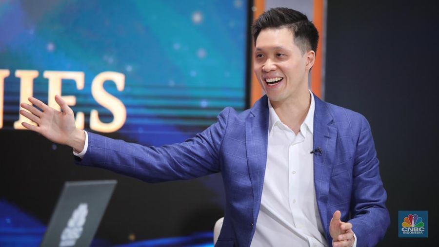 Direktur Utama PT RMK Energy Tbk, Vincent Saputra menyampaikan Paparan dalam Road to CNBC Indonesia Awards 2025 dengan karegori Best Energy Companies di Jakarta, Selasa (11/11/2025). (CNBC Indonesia/Faisal Rahman)