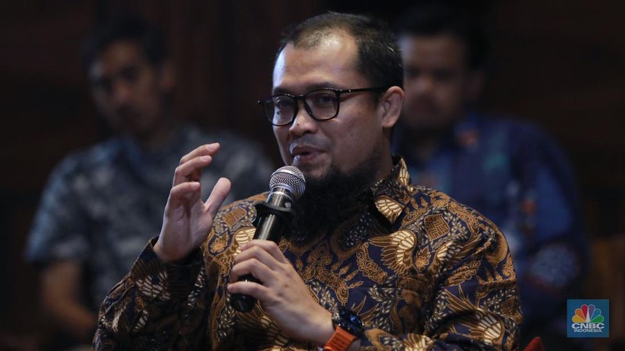 General Manager Technology Roadmap and Resource Strategy Telkomsel, Hermana Yuniadi menyampaikan paparan dalam CNBC Indonesia Coffee Morning Tech & Telco Edition di Queens Head, Jakarta, Selasa (11/11/2025). (CNBC Indonesia/Muhammad Sabki)