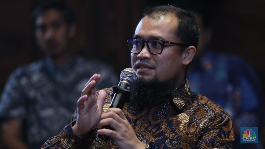 General Manager Technology Roadmap and Resource Strategy Telkomsel, Hermana Yuniadi menyampaikan paparan dalam CNBC Indonesia Coffee Morning Tech & Telco Edition di Queens Head, Jakarta, Selasa (11/11/2025). (CNBC Indonesia/Muhammad Sabki)