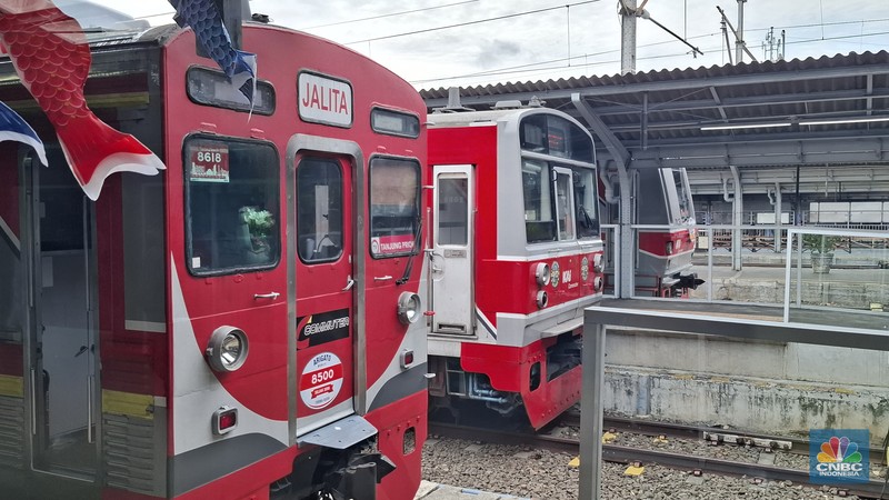 KRL eks Jepang resmi pensiun mulai Selasa (11/11/2025). (CNBC Indonesia/Chandra Dwi)
