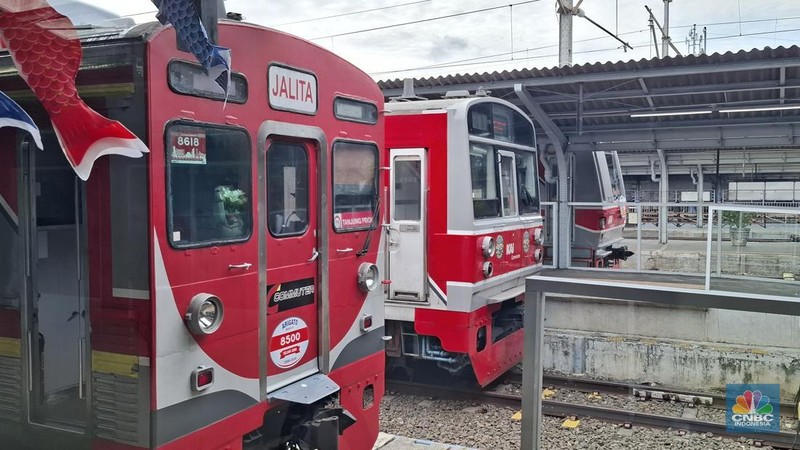 KRL eks Jepang resmi pensiun mulai Selasa (11/11/2025). (CNBC Indonesia/Chandra Dwi)