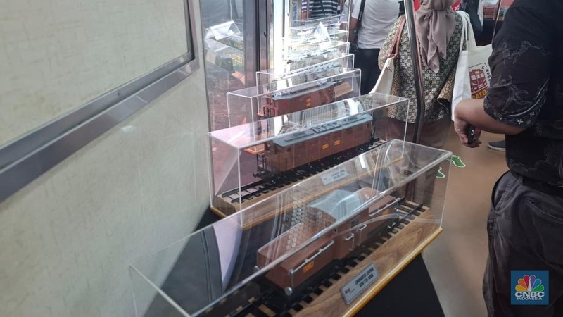 KRL eks Jepang resmi pensiun mulai Selasa (11/11/2025). (CNBC Indonesia/Chandra Dwi)