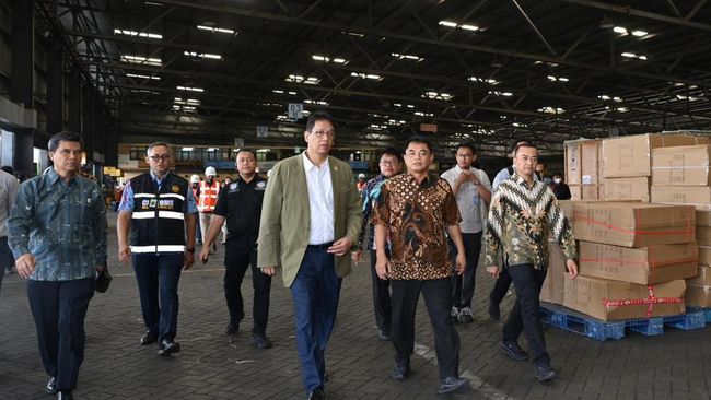 Purbaya Sidak Pelabuhan Tanjung Perak, Pantau Dokumen Impor