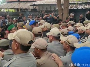 Penertiban Pasar Ilegal Bojongmeron Berujung Ricuh