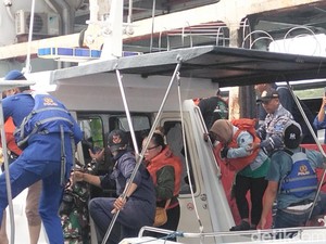 KMP Cemerlang Terseret Arus dan Kandas di Selat Bali, 53 Penumpang Dievakuasi