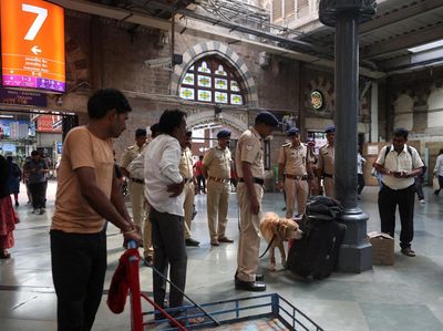 Potret India Siaga Usai Ledakan Dahsyat Guncang Wilayah Padat Penduduk