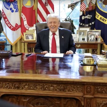 Momen Langka Trump Puji Presiden Muslim Eks Al-Qaeda: Kuat & Tangguh