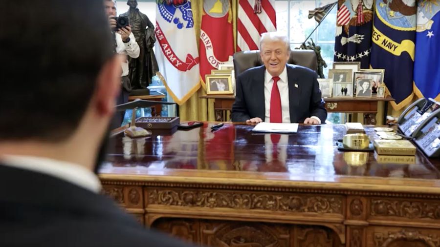 Trump menyambut Presiden Suriah al-Sharaa di Gedung Putih, AS, Senin (10/11/2025). (REUTERS)