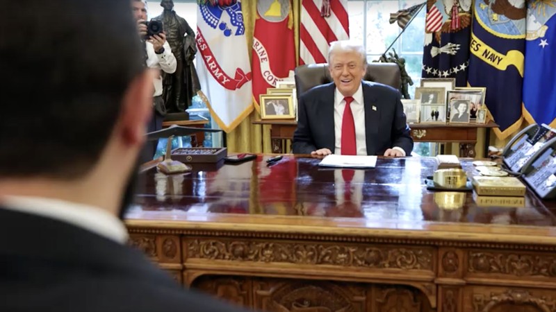 Trump menyambut Presiden Suriah al-Sharaa di Gedung Putih, AS, Senin (10/11/2025). (REUTERS)