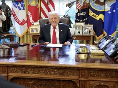 Momen Langka Trump Puji Presiden Muslim Eks Al-Qaeda: Kuat & Tangguh