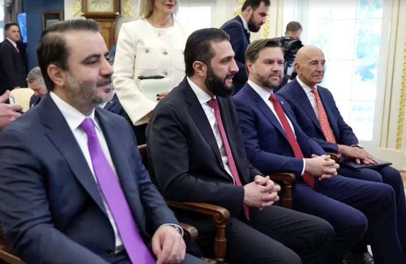 Trump menyambut Presiden Suriah al-Sharaa di Gedung Putih, AS, Senin (10/11/2025). (REUTERS)