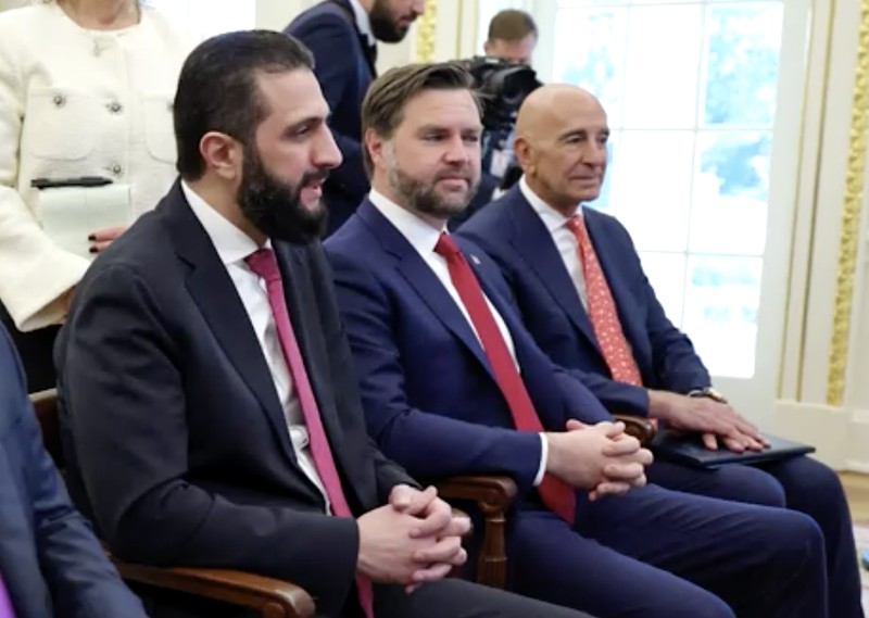 Trump menyambut Presiden Suriah al-Sharaa di Gedung Putih, AS, Senin (10/11/2025). (REUTERS)