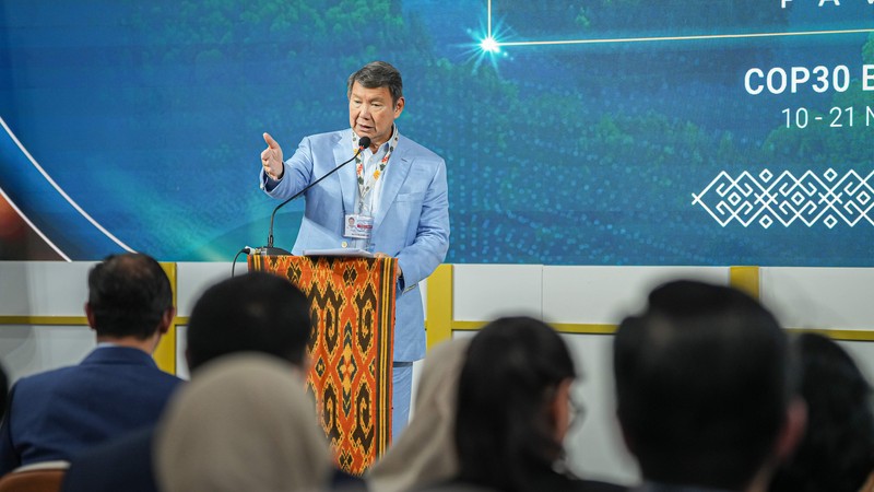 Utusan Khusus Presiden RI Bidang Iklim dan Energi, Hashim S. Djojohadikusumo saat menghadiri peresmian Paviliun Indonesia di Konferensi Perubahan Iklim PBB ke-30 (COP30) di Belém, Brasil. (Dok. Istimewa)