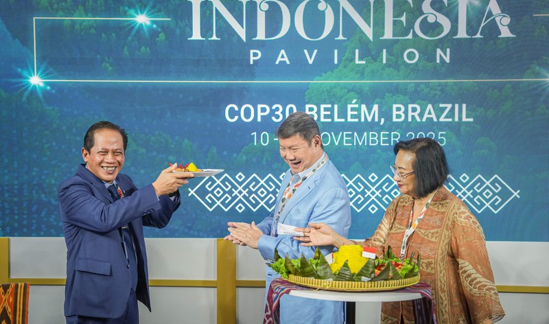 Utusan Khusus Presiden RI Bidang Iklim dan Energi, Hashim S. Djojohadikusumo saat menghadiri peresmian Paviliun Indonesia di Konferensi Perubahan Iklim PBB ke-30 (COP30) di Belém, Brasil. (Dok. Istimewa)